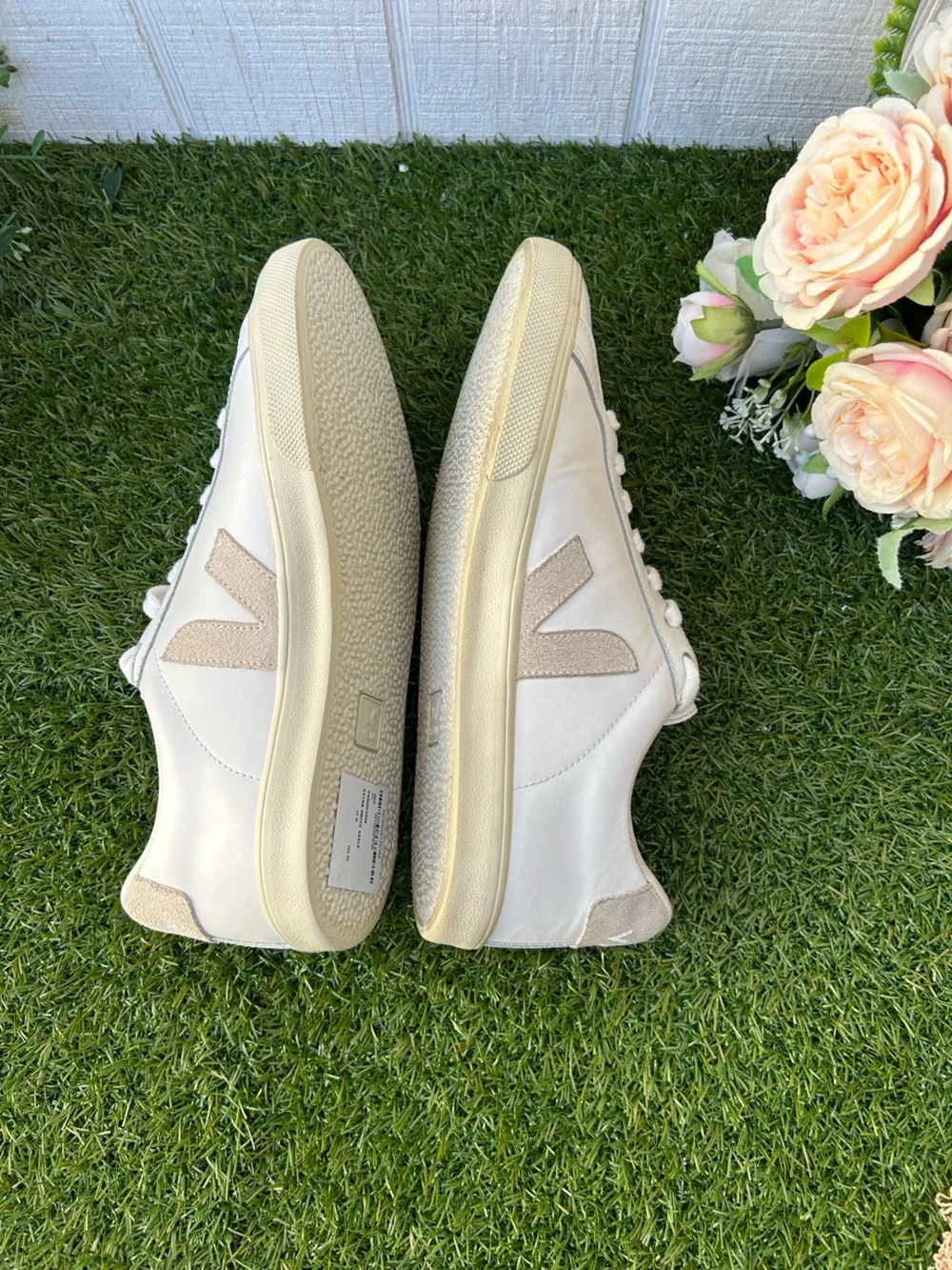 VEJA Women  Esplar Logo Leather Extra-White Sable size 7 gently used
